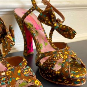 Y2K Betsey Johnson Braided floral t strap heel